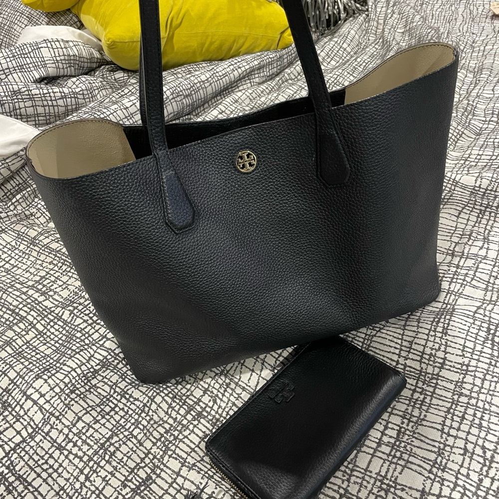 **sold**Authentic Tory Burch large tote with matching wallet